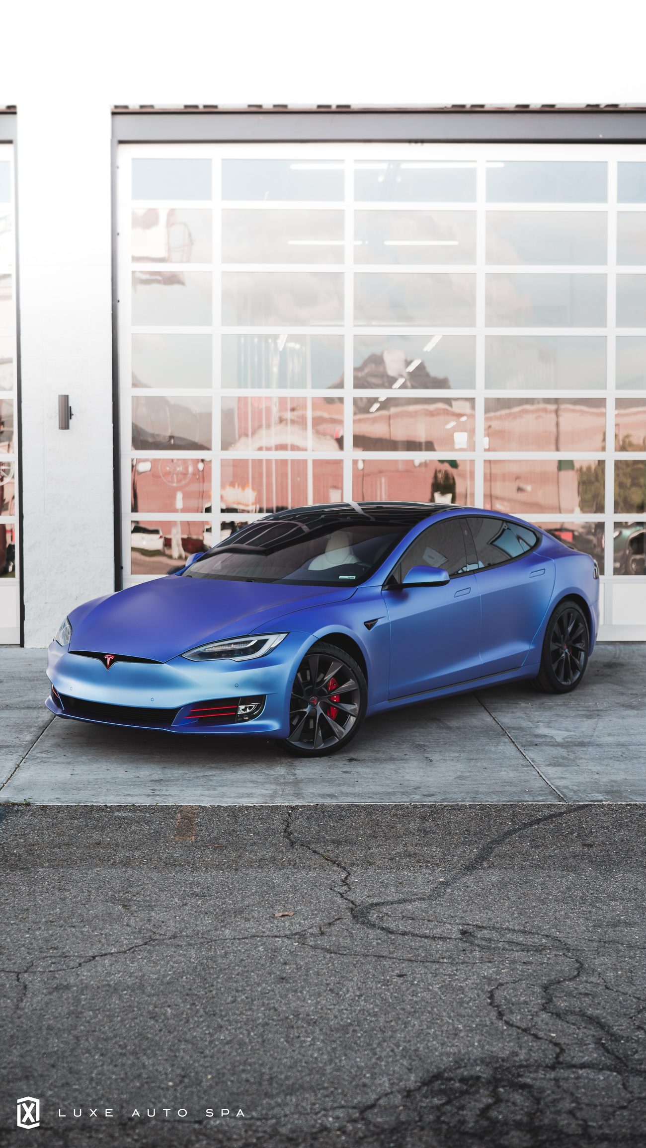 Tesla Model S · Color shift wrap